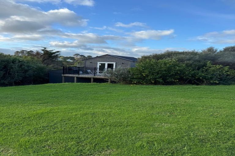 Photo of property in 60 Roberts Road, Matakatia, Whangaparaoa, 0930
