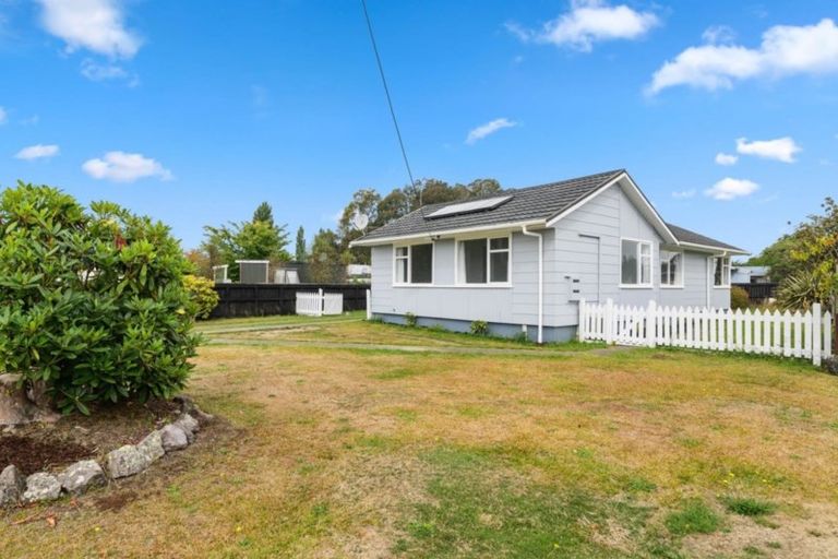 Photo of property in 77a Kawaha Point Road, Kawaha Point, Rotorua, 3010