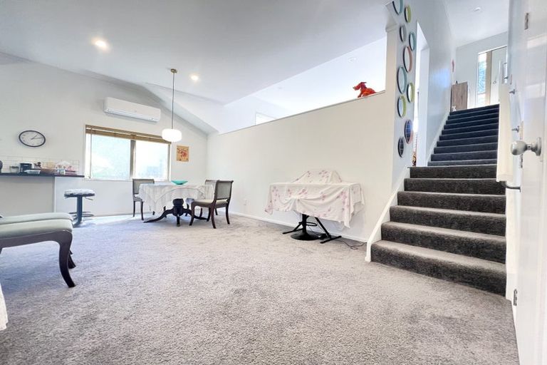 Photo of property in 1/114 Seaview Road, Glenfield, Auckland, 0629