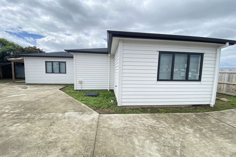 Photo of property in 5 Tawa Road, Te Atatu Peninsula, Auckland, 0610