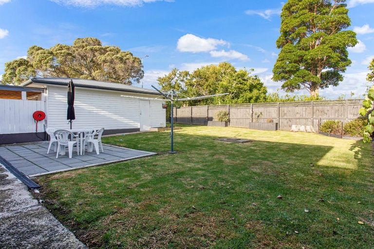 Photo of property in 84 Matipo Road, Te Atatu Peninsula, Auckland, 0610