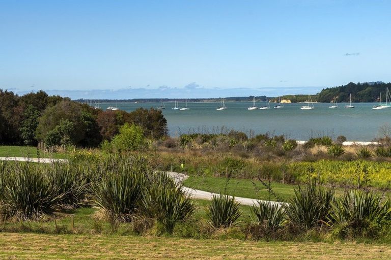 Photo of property in 11 Margaret Drive, Omokoroa, 3114