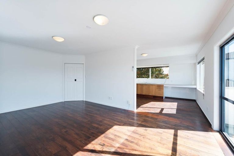 Photo of property in 3 Spargo Road, Massey, Auckland, 0614