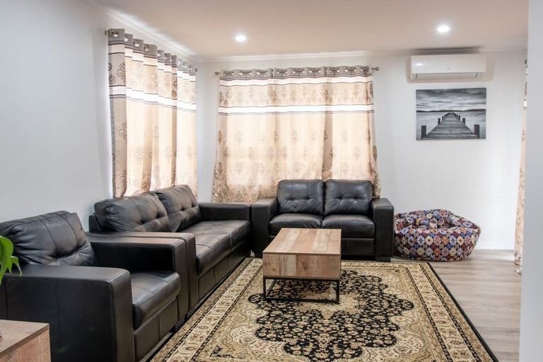 Photo of property in 2/17 Trimdon Street, Randwick Park, Auckland, 2105