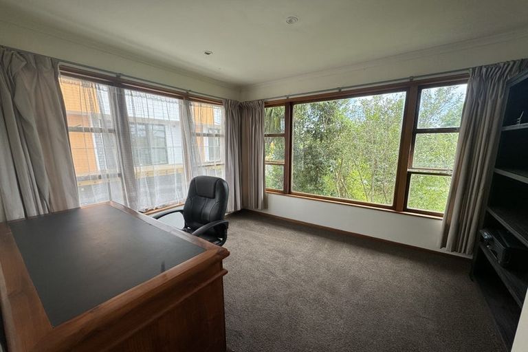 Photo of property in 28 Woodford Avenue, Henderson, Auckland, 0610