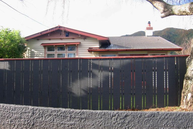 Photo of property in 9 Hinemoa Street, Waiwhetu, Lower Hutt, 5010