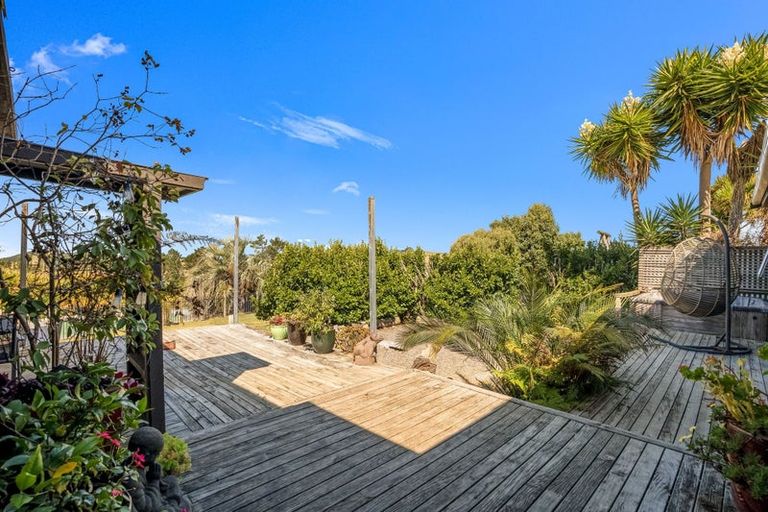 Photo of property in 2856 South Head Road, South Head, Helensville, 0874