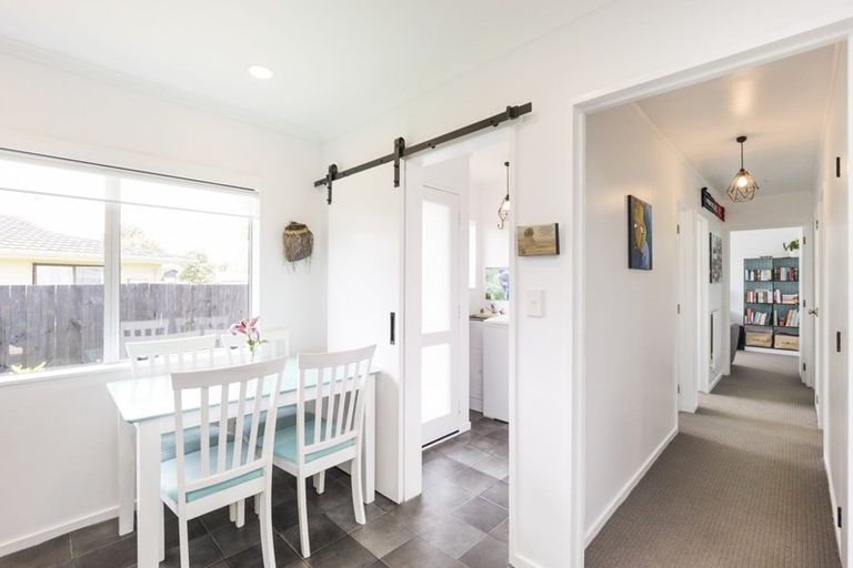 Photo of property in 10 Ashton Place, Highbury, Palmerston North, 4412