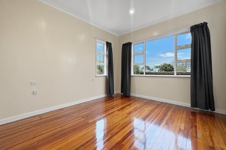 Photo of property in 38 Kirk Street, Otaki, 5512