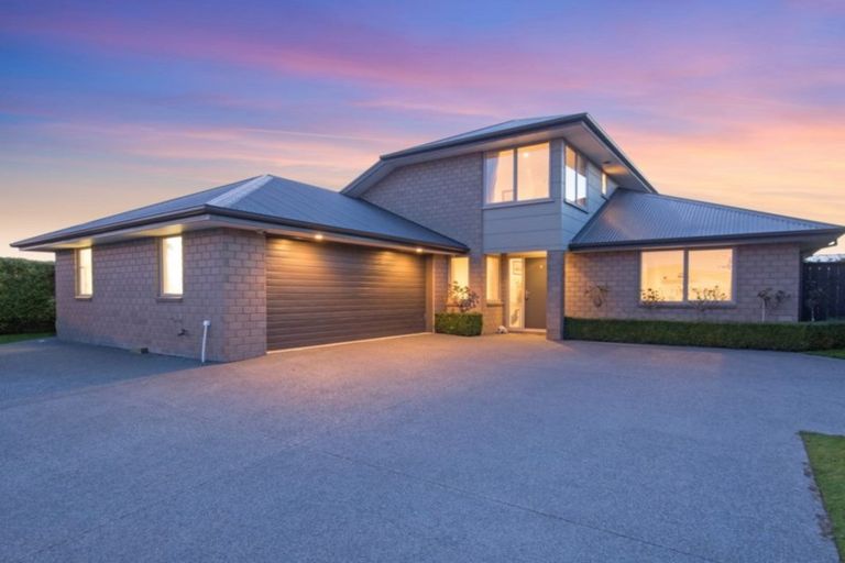 Photo of property in 32 Date Crescent, Aidanfield, Christchurch, 8025