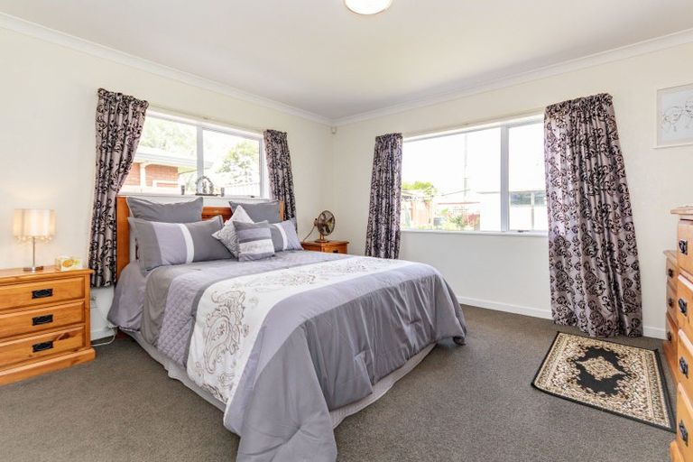 Photo of property in 6 Royal Oak Drive, Kelvin Grove, Palmerston North, 4414