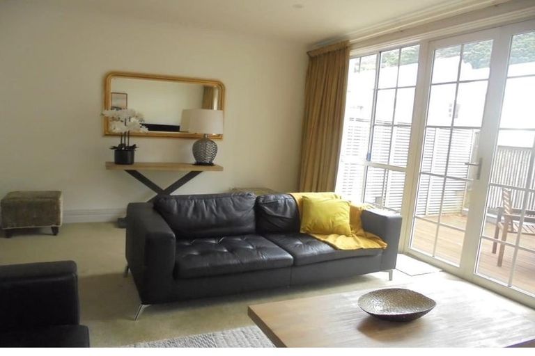 Photo of property in 154 Tinakori Road, Thorndon, Wellington, 6011