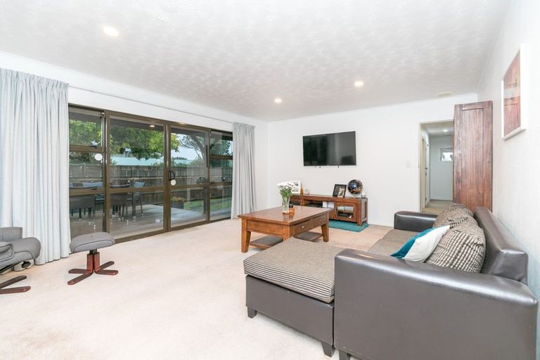 Photo of property in 110 Oakfield Crescent, Pukete, Hamilton, 3200