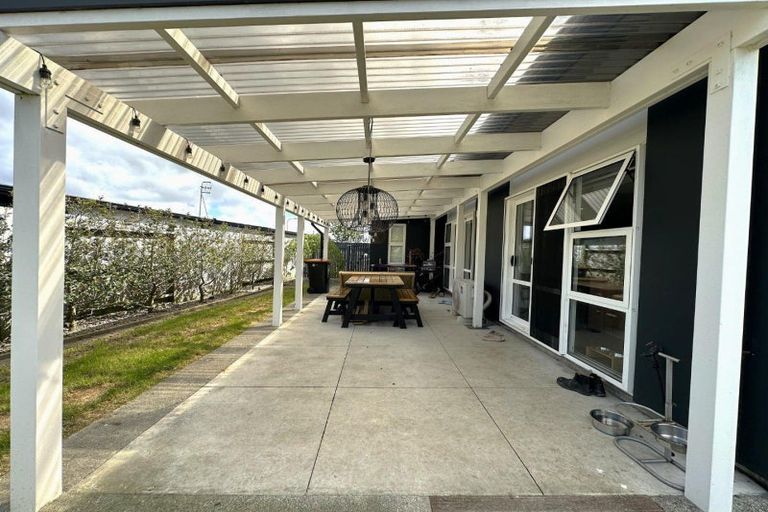 Photo of property in 15 Monaco Grove, Fitzherbert, Palmerston North, 4410