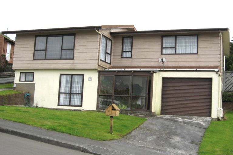 Photo of property in 11 Cheltenham Terrace, Newlands, Wellington, 6037