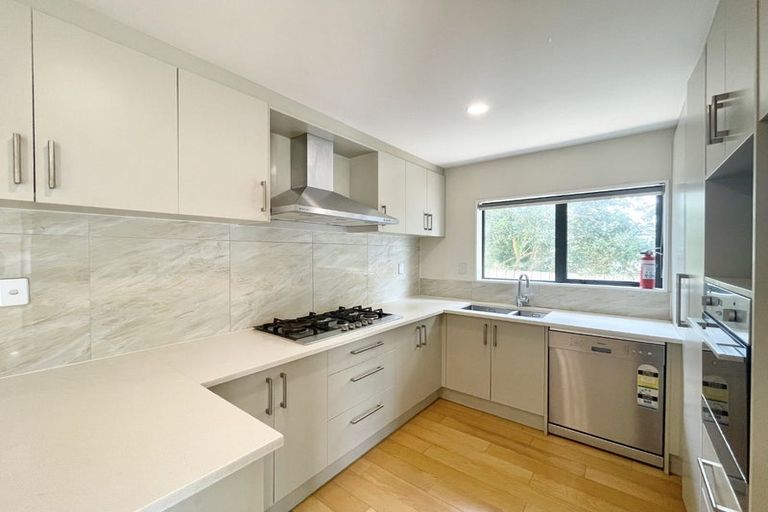 Photo of property in 32a Kelman Road, Kelston, Auckland, 0602