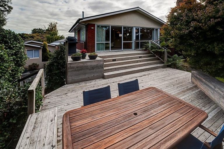 Photo of property in 27 Newbridge Place, Ilam, Christchurch, 8041