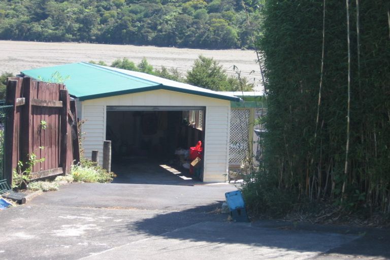 Photo of property in 9 Standish Place, Bayview, Auckland, 0629