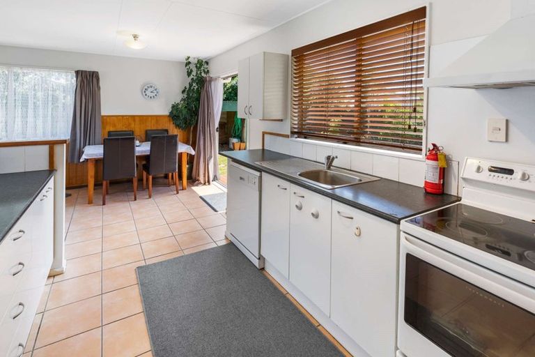 Photo of property in 16 Baillie Crescent, Carterton, 5713