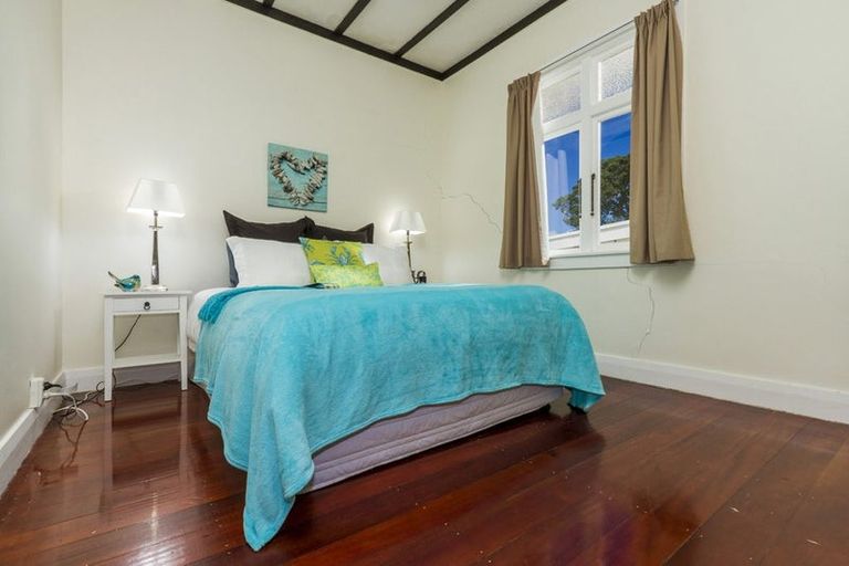 Photo of property in 147 Vauxhall Road, Narrow Neck, Auckland, 0624