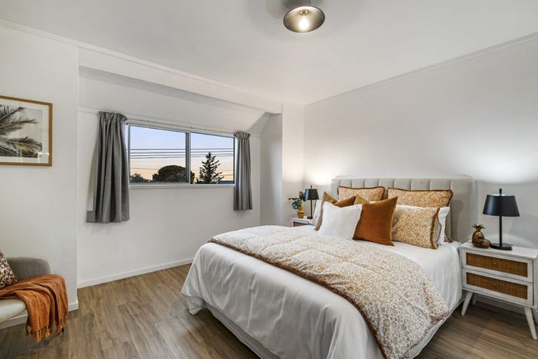 Photo of property in 3/80 Birkdale Road, Birkdale, Auckland, 0626