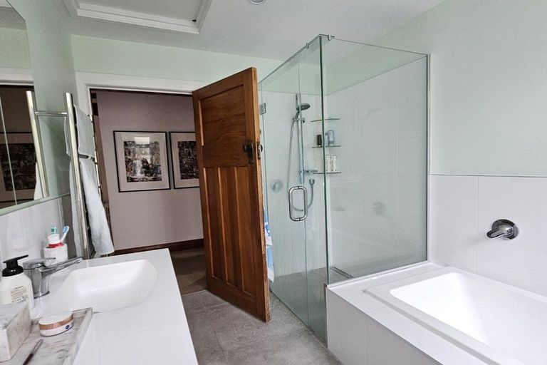 Photo of property in 8 Newcombe Crescent, Karori, Wellington, 6012