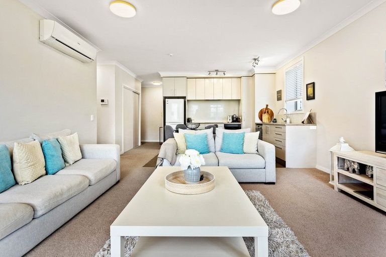 Photo of property in 36 Rewa Rewa Lane, Orewa, 0931