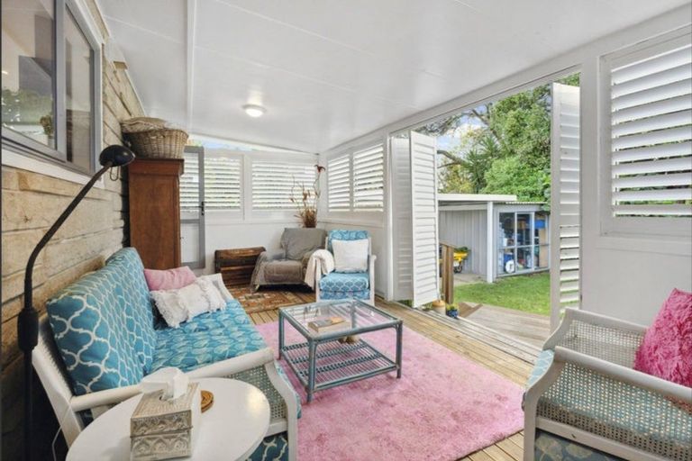 Photo of property in 90 Crawford Avenue, Mangere Bridge, Auckland, 2022