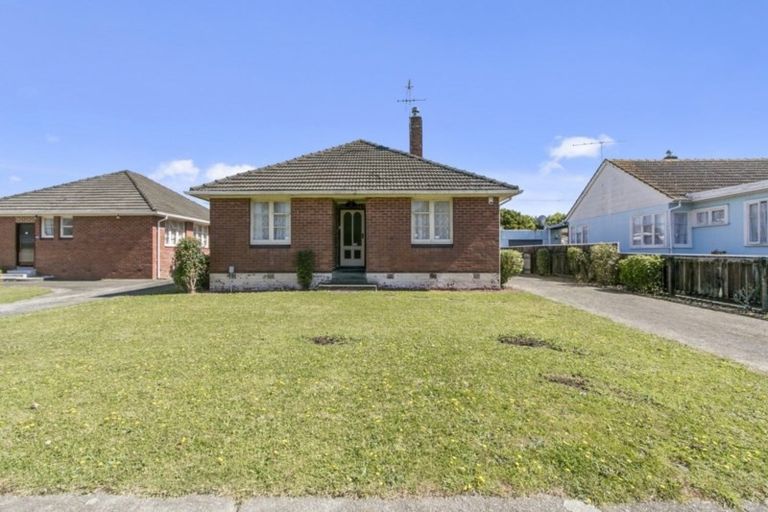 Photo of property in 35 Hewer Crescent, Naenae, Lower Hutt, 5011