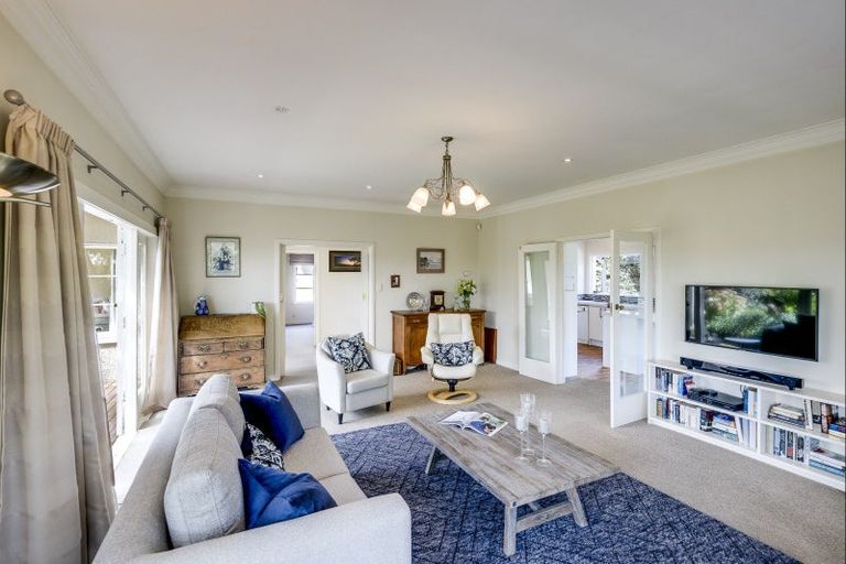 Photo of property in 11 Tauroa Road, Havelock North, 4130