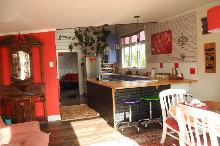 Photo of property in 22 Timaru Road, Waimate, 7924