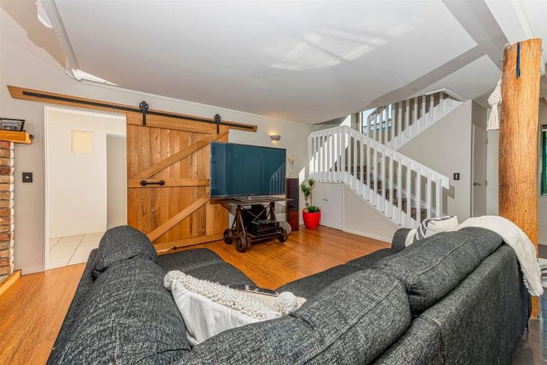 Photo of property in 215 West Harbour Drive, West Harbour, Auckland, 0618