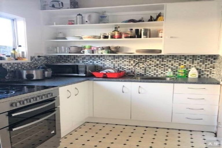 Photo of property in 21 Chatswood Grove, Chatswood, Auckland, 0626