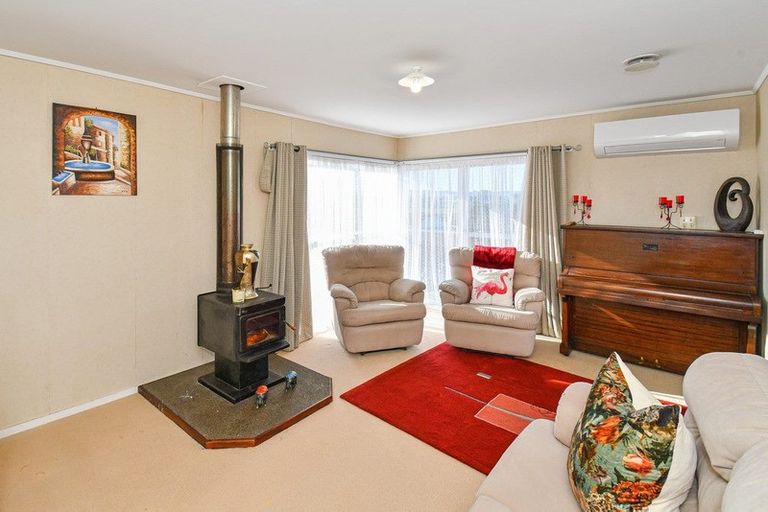 Photo of property in 14 Valencia Place, Manurewa, Auckland, 2102