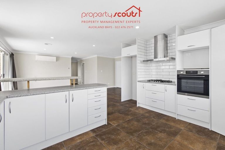 Photo of property in 4 Bluestone Rise, Rosedale, Auckland, 0632