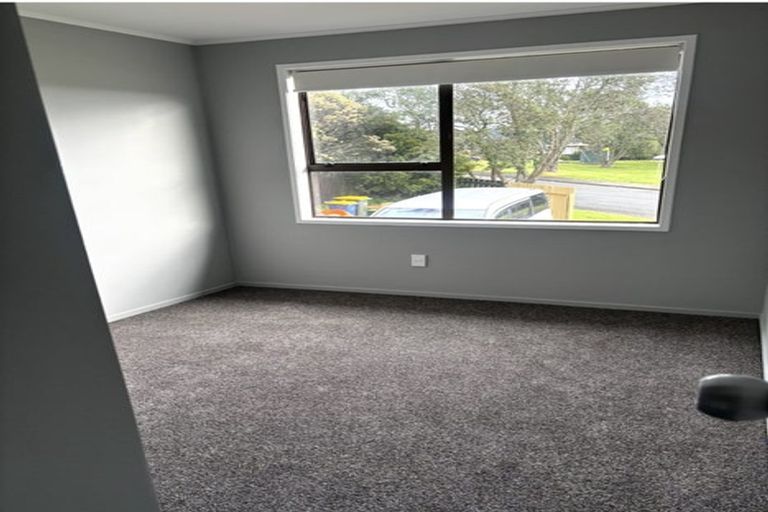 Photo of property in 28 Beauchamp Drive, Massey, Auckland, 0614