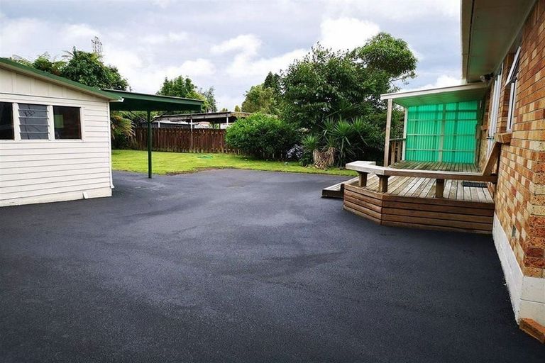 Photo of property in 11 Southsea Crescent, Silverdale, Hamilton, 3216