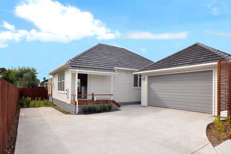 Photo of property in 22a Rewarewa Road, Te Atatu Peninsula, Auckland, 0610