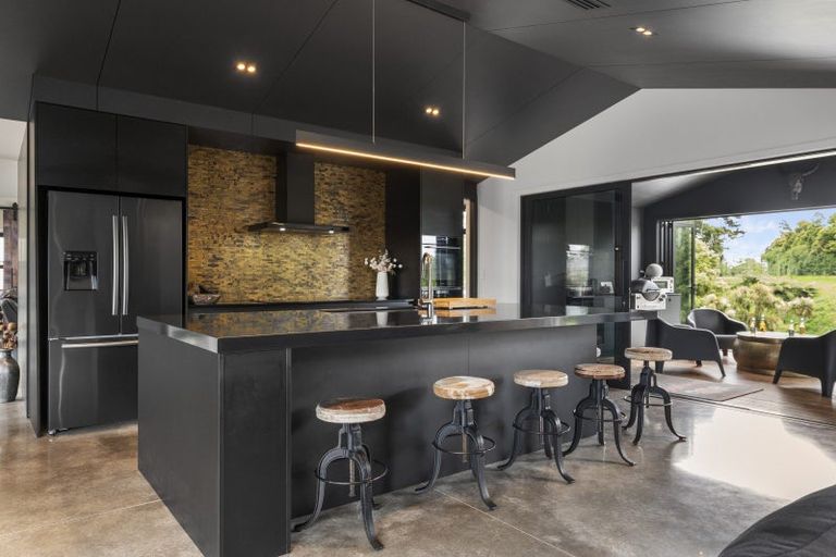 Photo of property in 9b Cross Street, Lepperton, New Plymouth, 4373