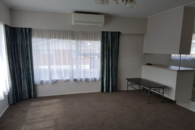Photo of property in 2/211 Forrest Hill Road, Forrest Hill, Auckland, 0620