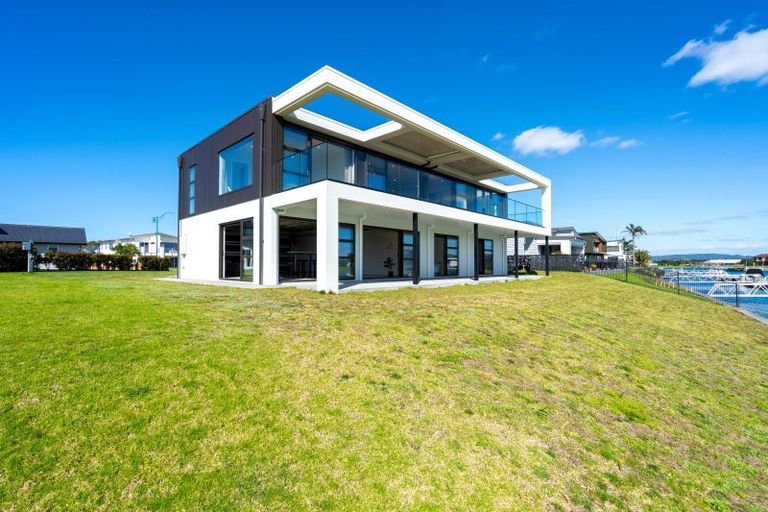 Photo of property in 21 Fred Carr Place, One Tree Point, 0118