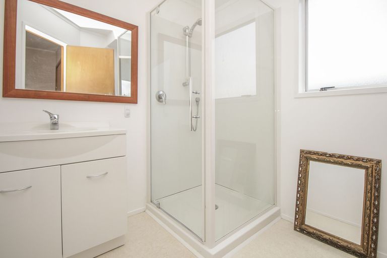 Photo of property in 34 Arlette Place, Massey, Auckland, 0614