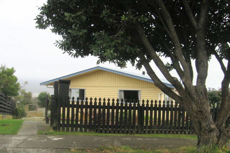 Photo of property in 5 Idaho Place, Ascot Park, Porirua, 5024