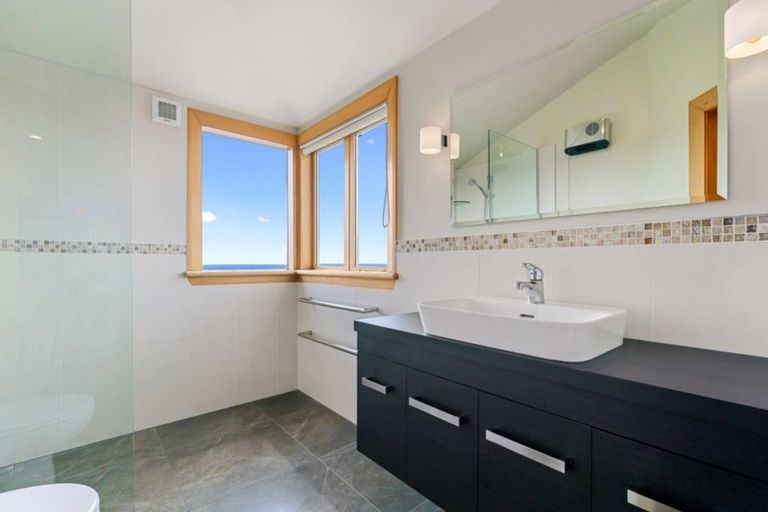 Photo of property in 140 Hackthorne Road, Cashmere, Christchurch, 8022