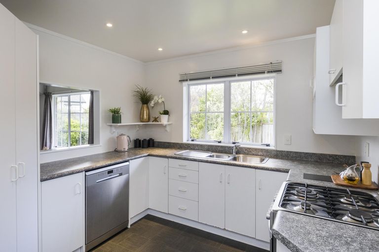 Photo of property in 155 Summerhill Drive, Fitzherbert, Palmerston North, 4410