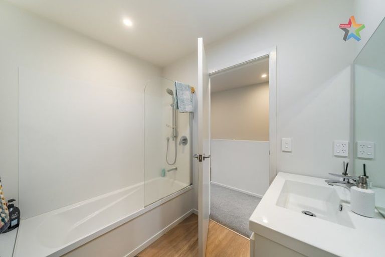 Photo of property in 4 Harena Way, Moera, Lower Hutt, 5010