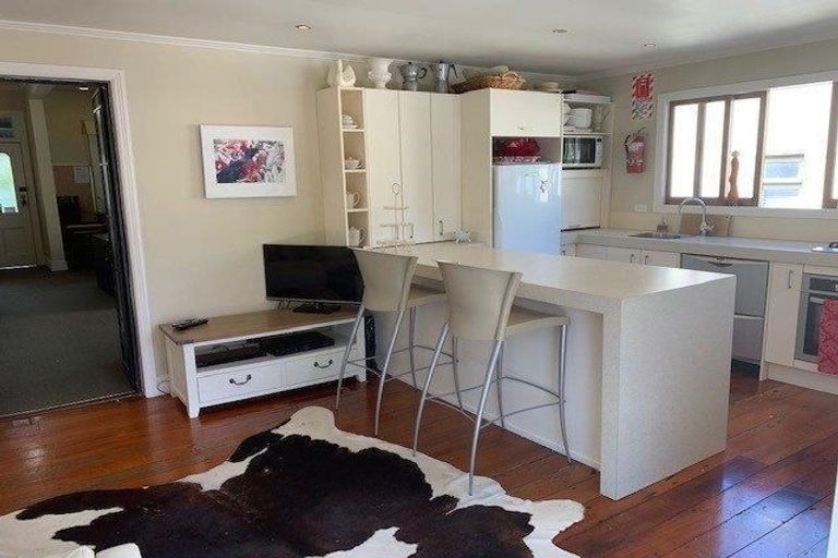 Photo of property in 19 Richmond Road, Brixton, New Plymouth, 4373