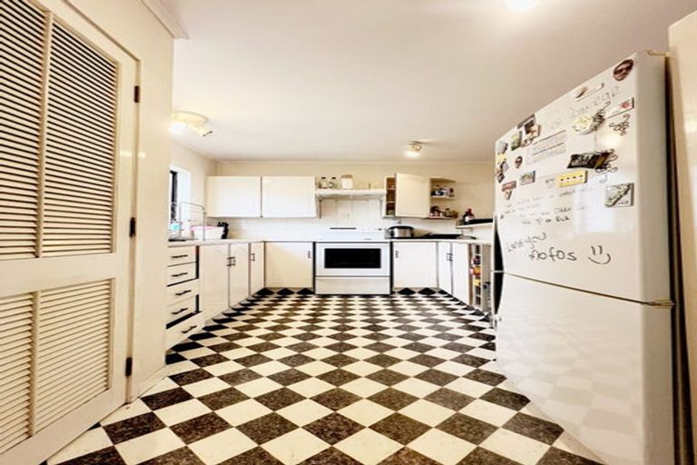 Photo of property in 2/87 Hillsborough Road, Hillsborough, Auckland, 1042