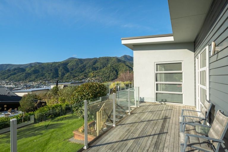 Photo of property in 33 Harbour View Heights, Picton, 7220