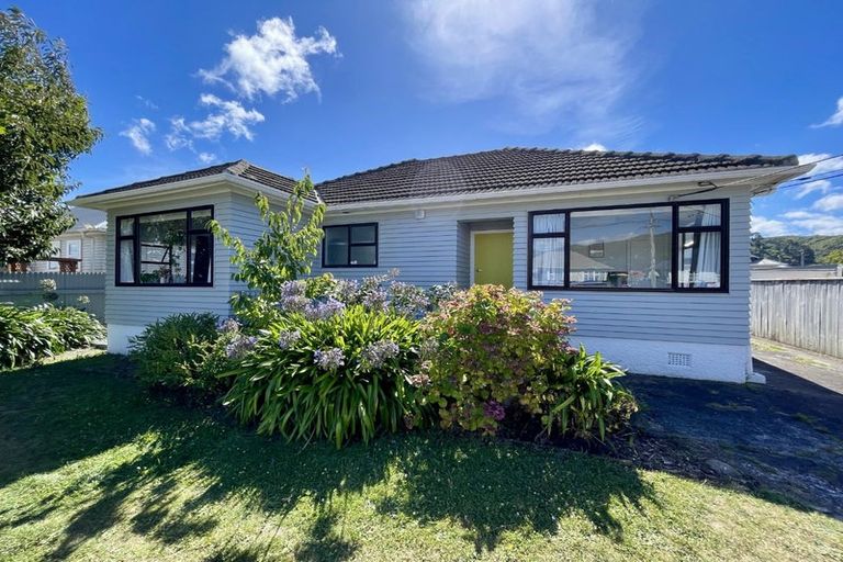 Photo of property in 17 Reynolds Street, Taita, Lower Hutt, 5011